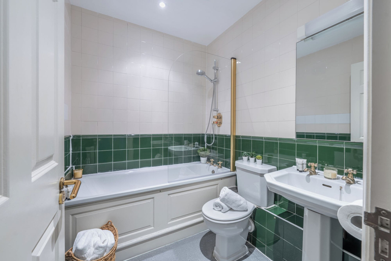 Bathroom 4, Holborn 1BR Near Chancery Lane, London