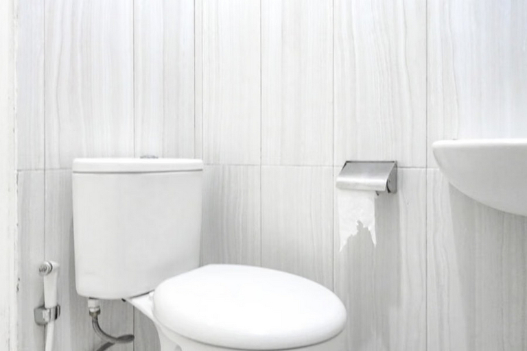 Bathroom 5, Sofia Residence Syariah Mitra RedDoorz, Malang