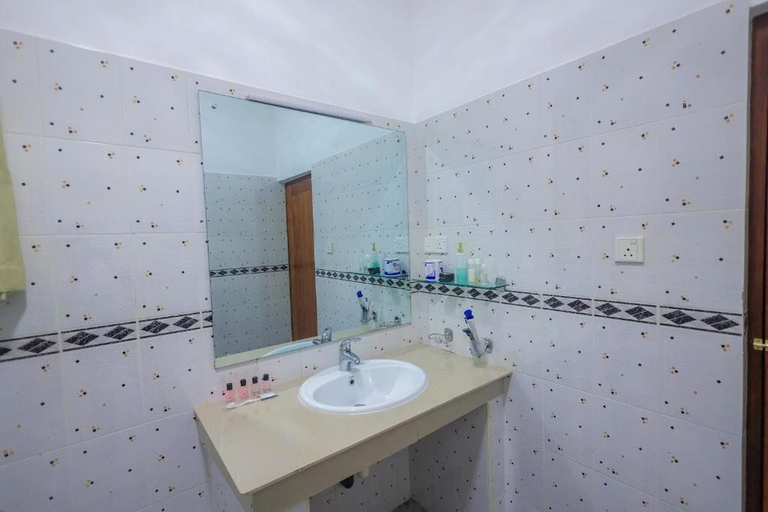 Bathroom 3, Ayana Beach Garden, Negombo