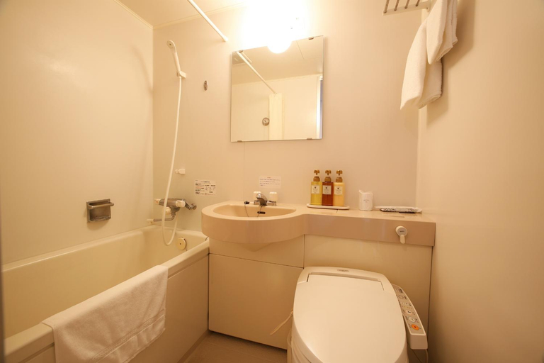 Bathroom 3, Sendai Hotel, Satsumasendai