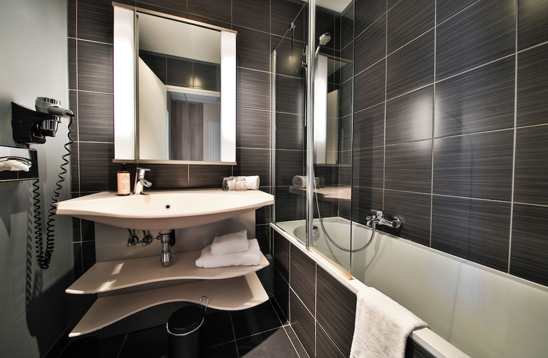 Bathroom 5, Aparthotel Adagio Strasbourg Place Kleber, Bas-Rhin