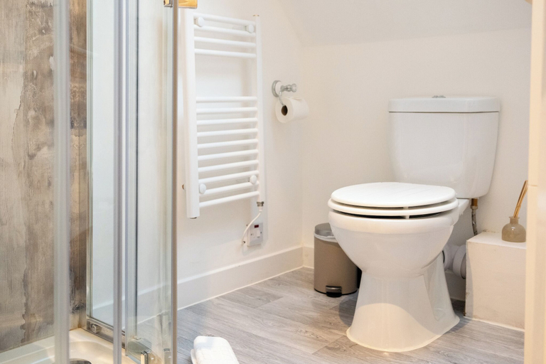 Bathroom 2, Stunning 2BD in Bourton on the Water, Gloucestershire