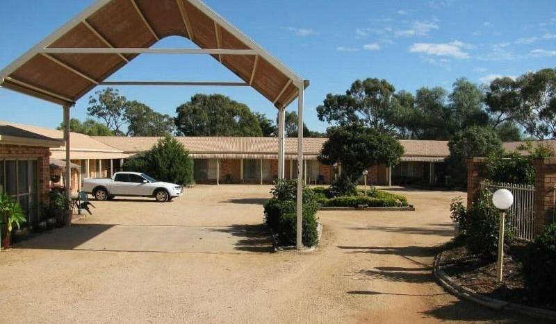 Others 3, Lucky Strike Motel, Narromine
