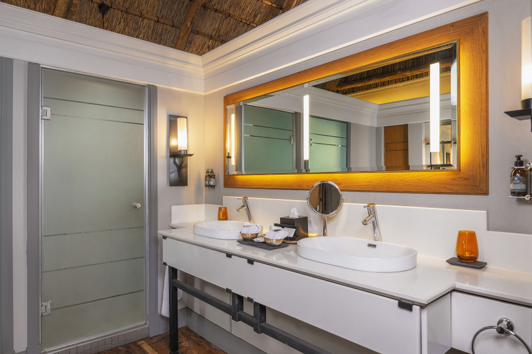 Bathroom 3, Chobe Water Villas, Kabe