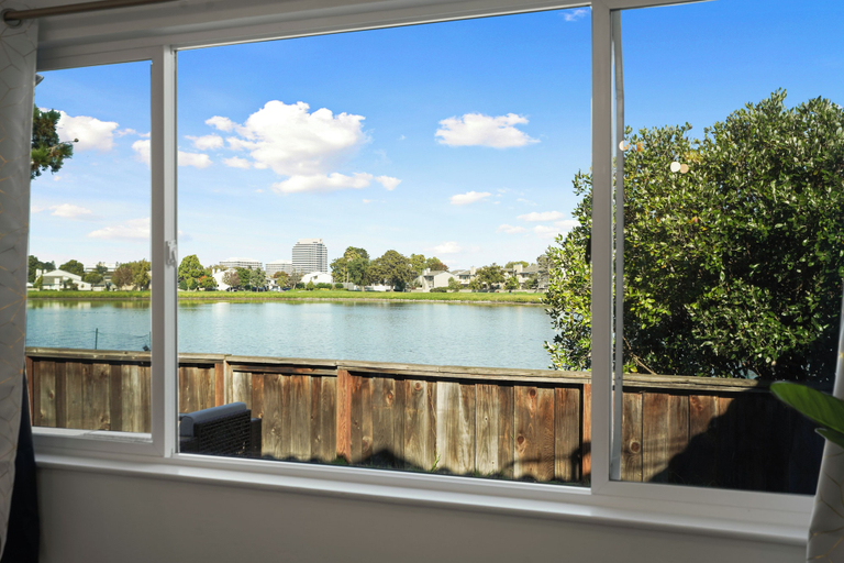 Lake view, Lakefront Retreat WaterViews 3BR 1.5BA, San Mateo