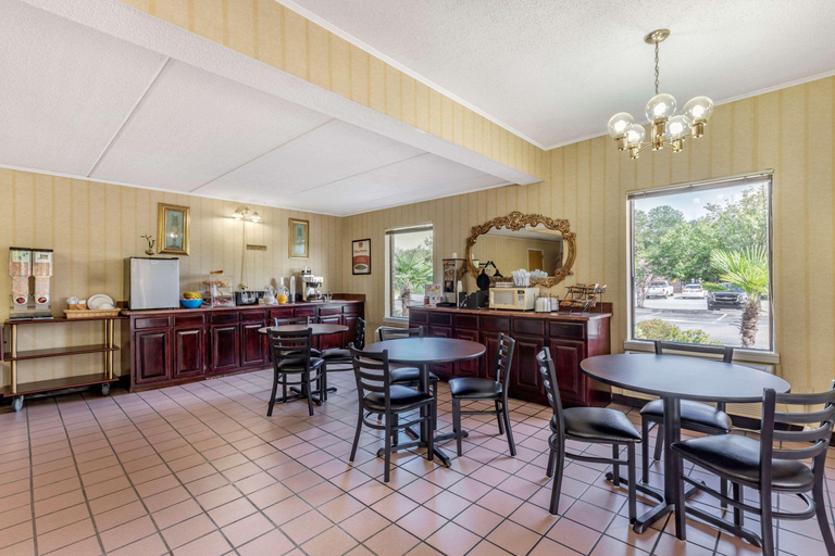 Food & Drinks 5, Econo Lodge Inn And Suites, Kershaw