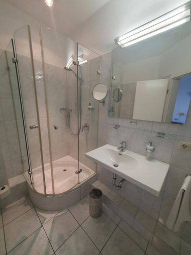 Bathroom 5, Hotel AM ELBUFER, Hamburg