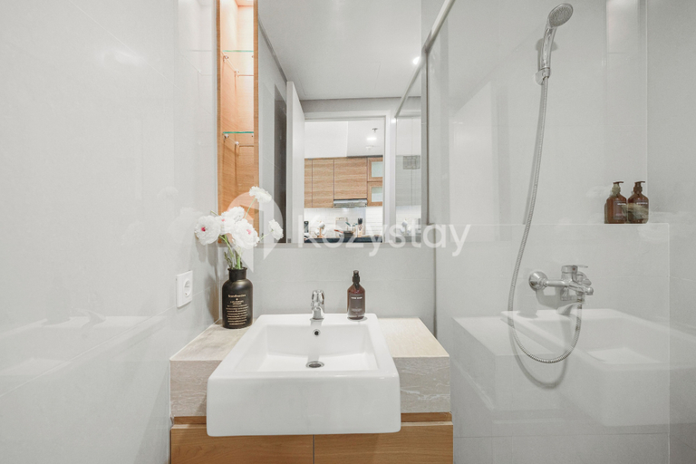 Bathroom, Hanira by Kozystay - Paskal, Bandung