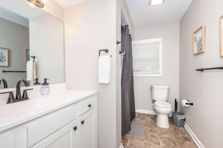 Bathroom 3, Spooky Nook 4BR With Game Room, Sleeps 8, Butler