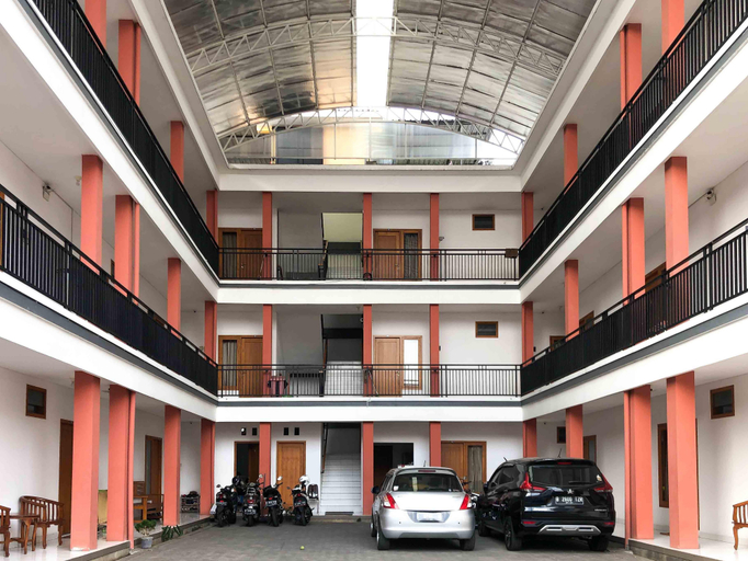 Exterior & Views 2, Sofia Residence Syariah Mitra RedDoorz, Malang