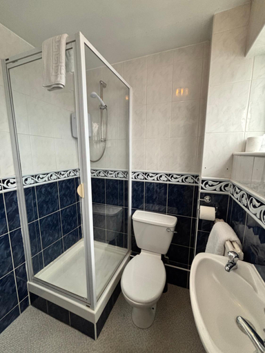 Bathroom 2, Old Lamb Hotel, West Berkshire