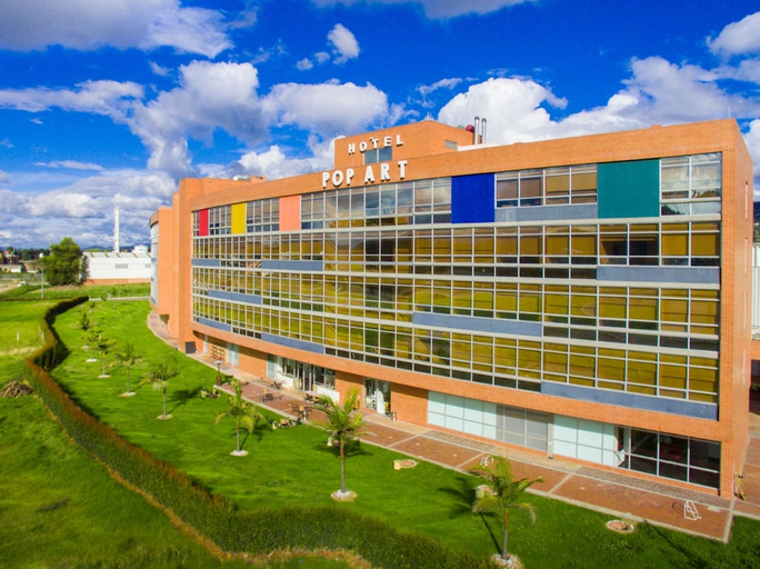 Exterior & Views