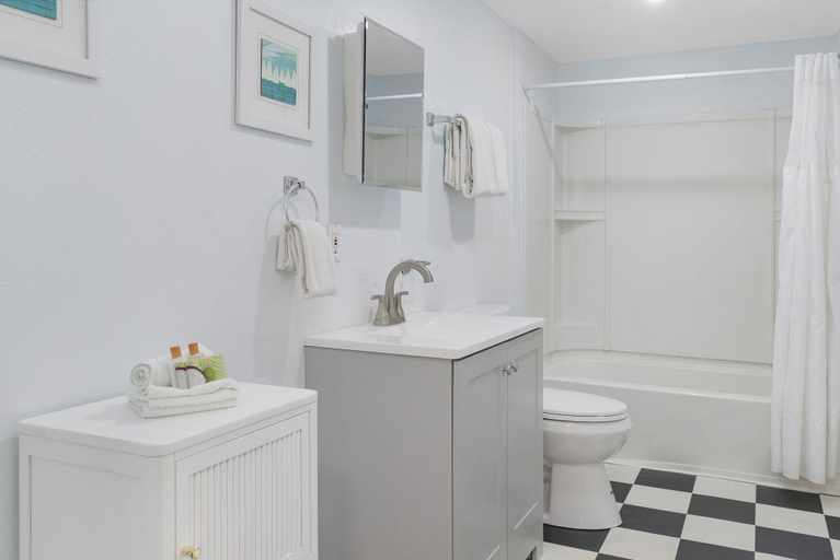 Bathroom 2, Sabal Palms Inn, Pinellas