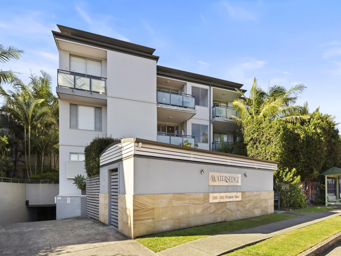 5, Bright 2-Bed Apartment Near Narrabeen Beach, Sydney