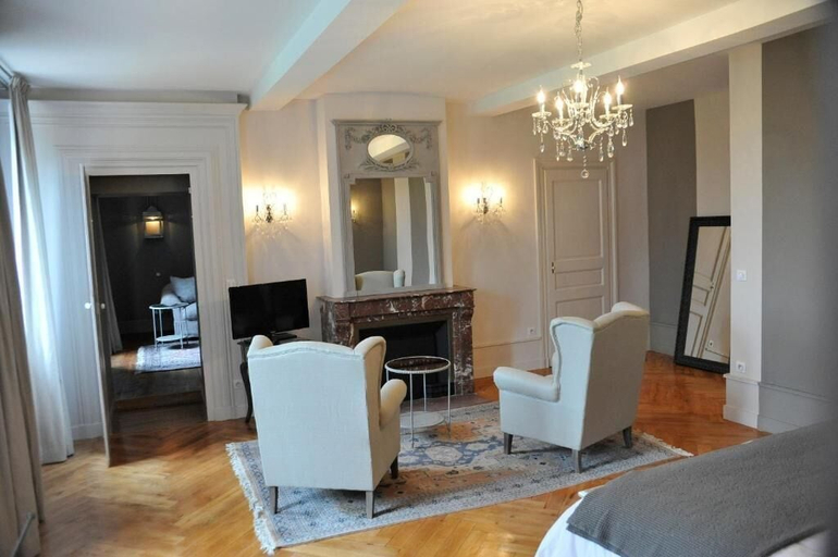 Room 3, DOMAINE DES GRANDS CÈDRES, Loire