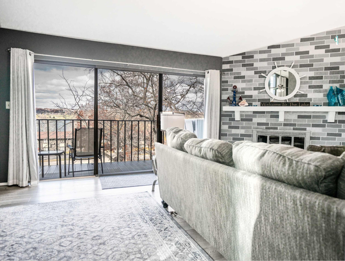 Living area 2, The Overlook at Interlaken, Walworth