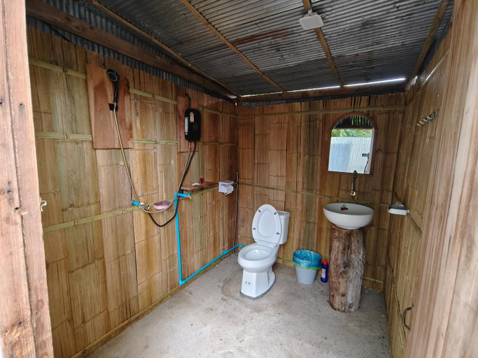 Bathroom, บ้านพอเพียงเชียงดาว BanPorPiangChiangDao, Chiang Dao