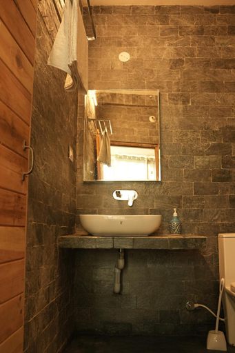 Bathroom 2, Hobo Hostel, Kangra