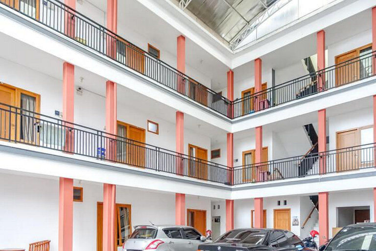 Exterior & Views 2, Sofia Residence Syariah Mitra RedDoorz, Malang