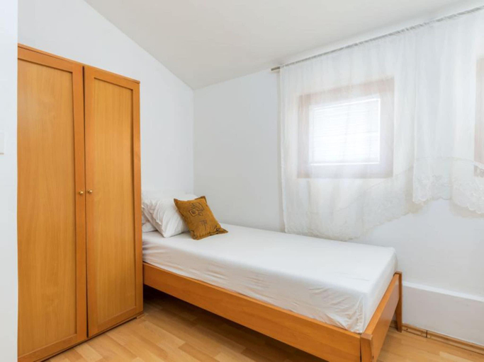 Bedroom 2, Apartments Manda - One Bedroom Apartment With Terrace A2, Fažana