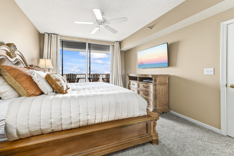 Room 5, Beach Club Condos, Baldwin
