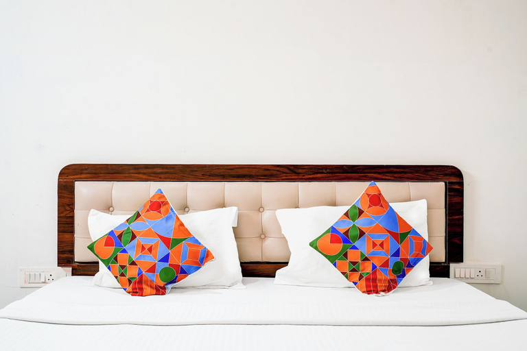 Room 3, Fabhotel Royal Garuda Palace, Ramanagara