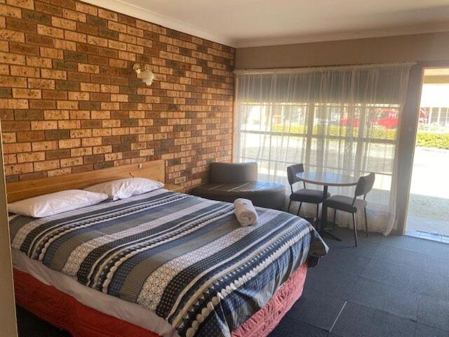 Others 2, Lucky Strike Motel, Narromine