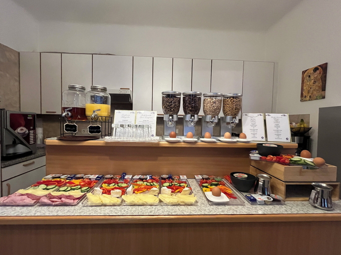 Breakfast buffet, Aparthotel Mariazellerhof, Sankt Pölten