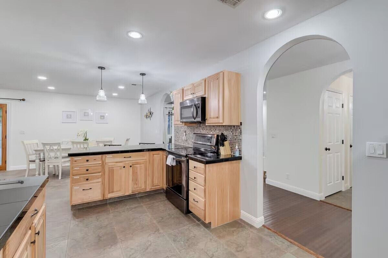 Private kitchen 3, Desert Oasis in Mesa- Poolside & Hot Tub, Maricopa