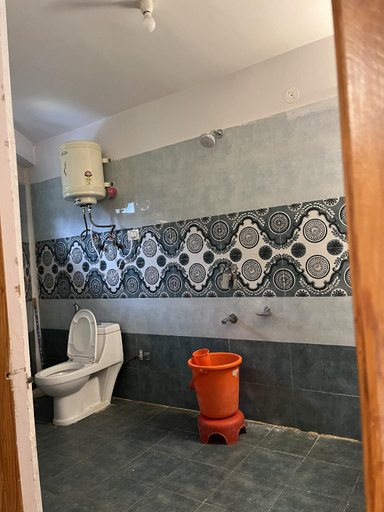 Bathroom 3, Hotel Neelgiri - Manali Diaries, Kullu