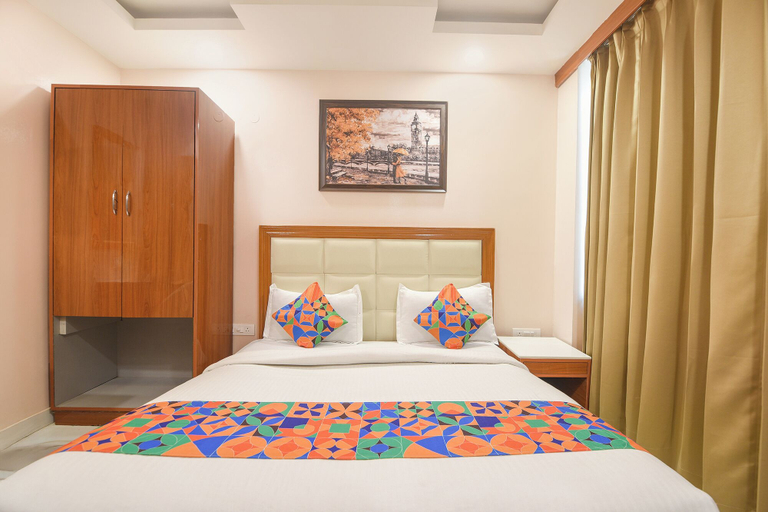 Room 2, FabHotel Ramhan - Nr. Patel Nagar Metro, Delhi