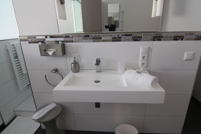 Bathroom, Hotel & Restaurant Arnoldusklause, Düren
