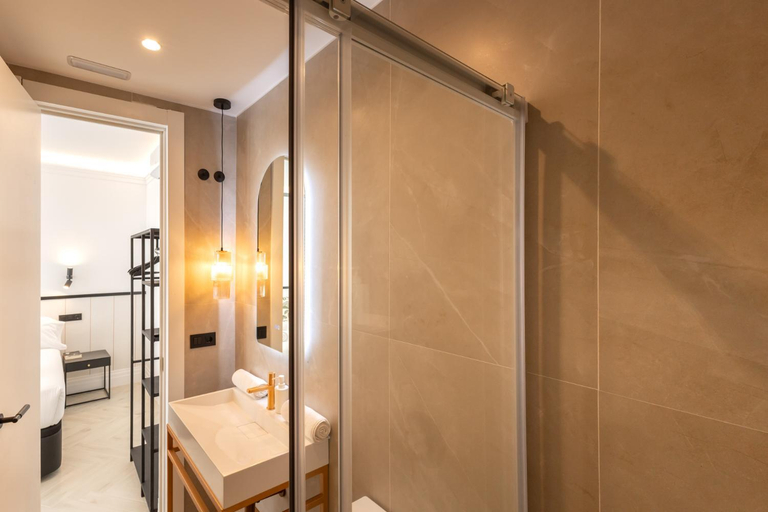 Bathroom 4, ISG Apartments San Luis, Sevilla