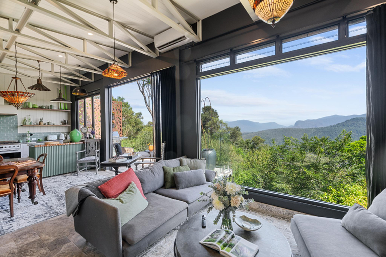 5, Escape to Serenity in Beechmont Luxurious Cabin Retreat, Tamborine Mountain