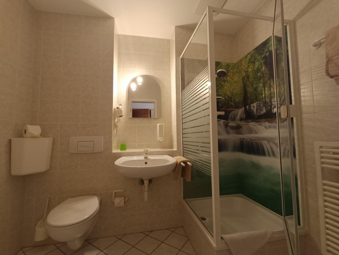 Bathroom 2, Gasthaus & Hotel Grunhof, Frankfurt (Oder)