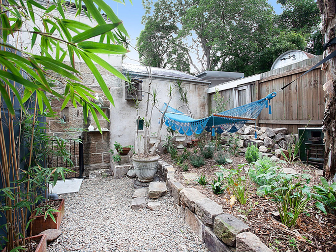 Others 5, Spacious 3-Bed Family House with Courtyard, Sydney