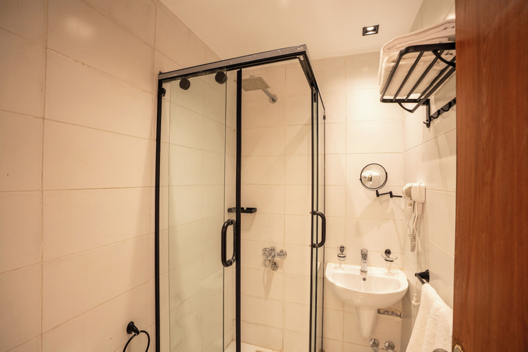 Bathroom 3, RIWAQ Pyramids Boutique, Al-Ahram