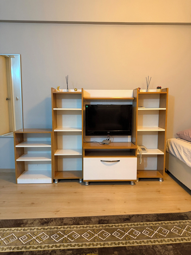 Room 2, Valentina, Tokat
