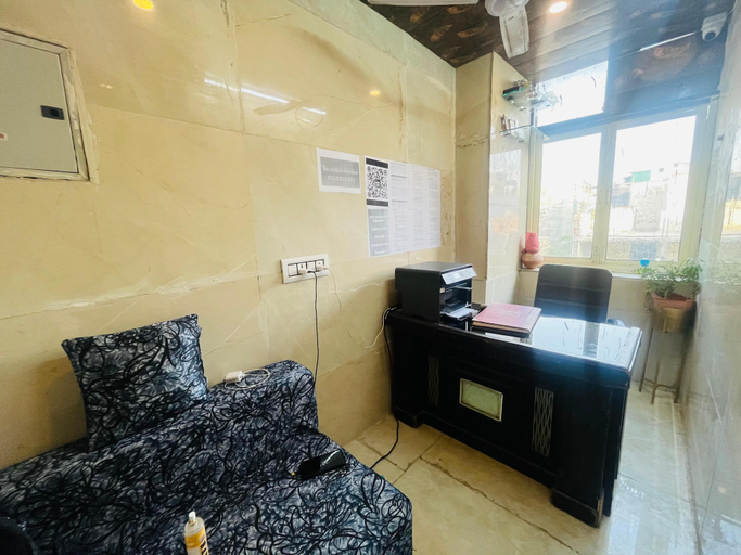 Reception, Roomshala Hotel Golden Residency, Delhi