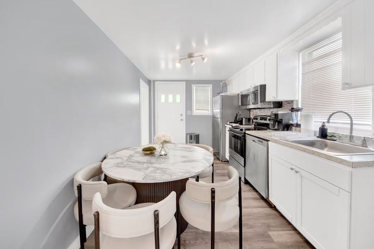 Private kitchen 2, Single Family 3BR Home Game Room Parking, Westchester