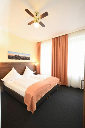 Bedroom 2, Little Paris Hotel, Frankfurt am Main