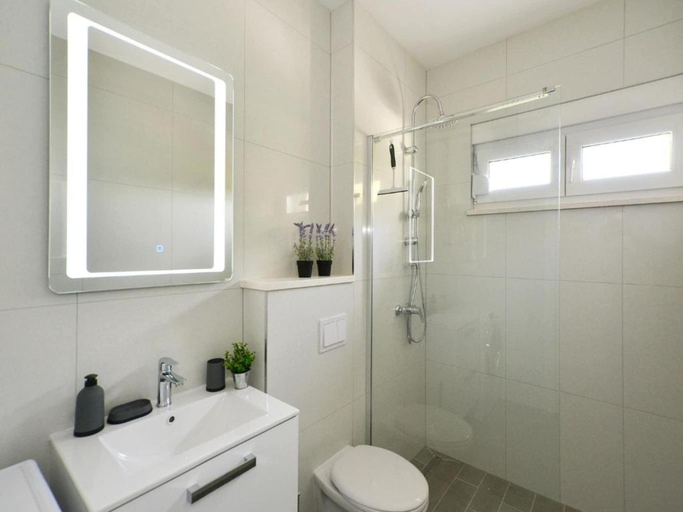 Bathroom 3, Apartment Sunshine Trogir - Three Bedroom Apartment with Balcony, Seget
