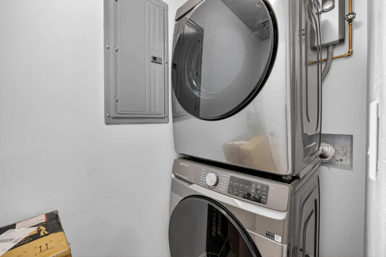 Laundry, Evergreen Retreat Home for 7, Broward