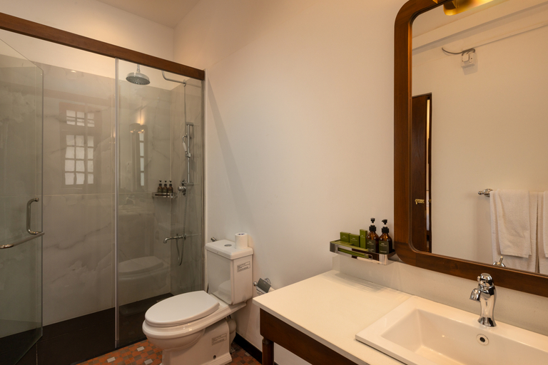 Bathroom 4, King of Kandy Hotel, K.F.G. & G. Korale