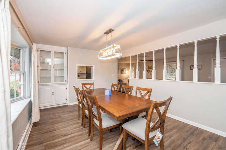 Dining, Spooky Nook 4BR With Game Room, Sleeps 8, Butler