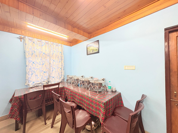 Restaurant 5, Hotel Pinecrest Inn Darjeeling, Darjiling