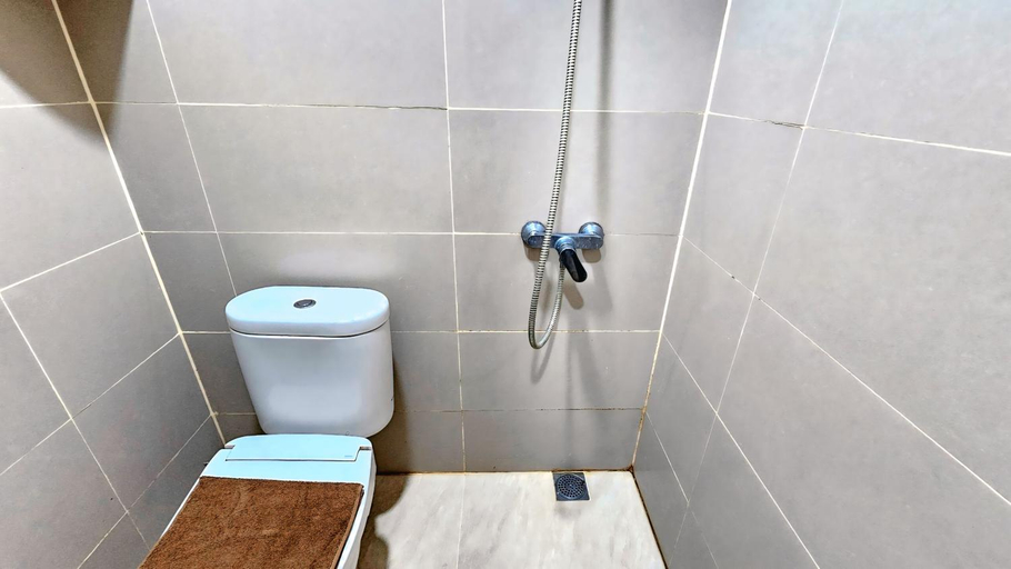 Bathroom 3, B Residence BSD By LiviRooms Tangerang, Tangerang Selatan