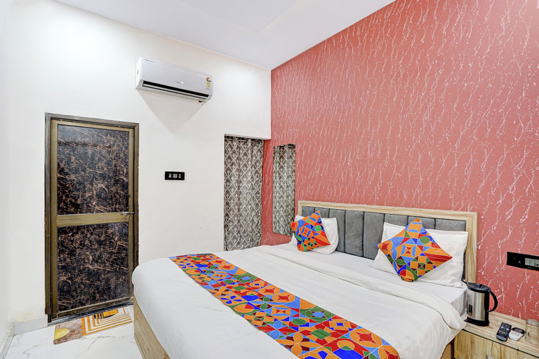 Room 2, Fabhotel Vrrinda Residency, Varanasi