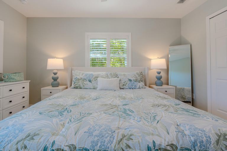 Room 4, Beautiful Life on Madison, Lee