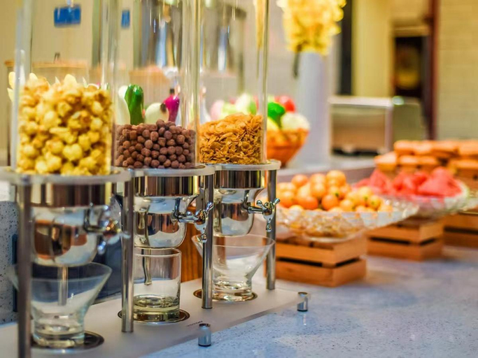 Food & Drinks